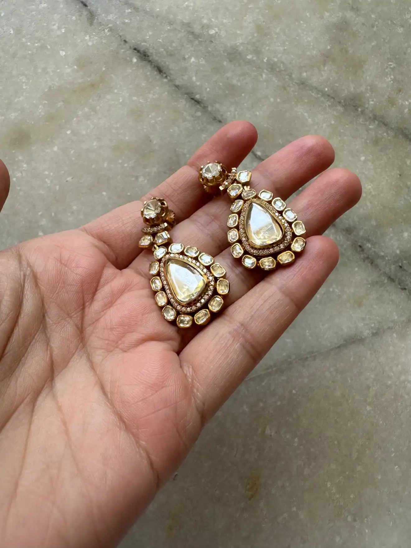 Gulshani Danglers
