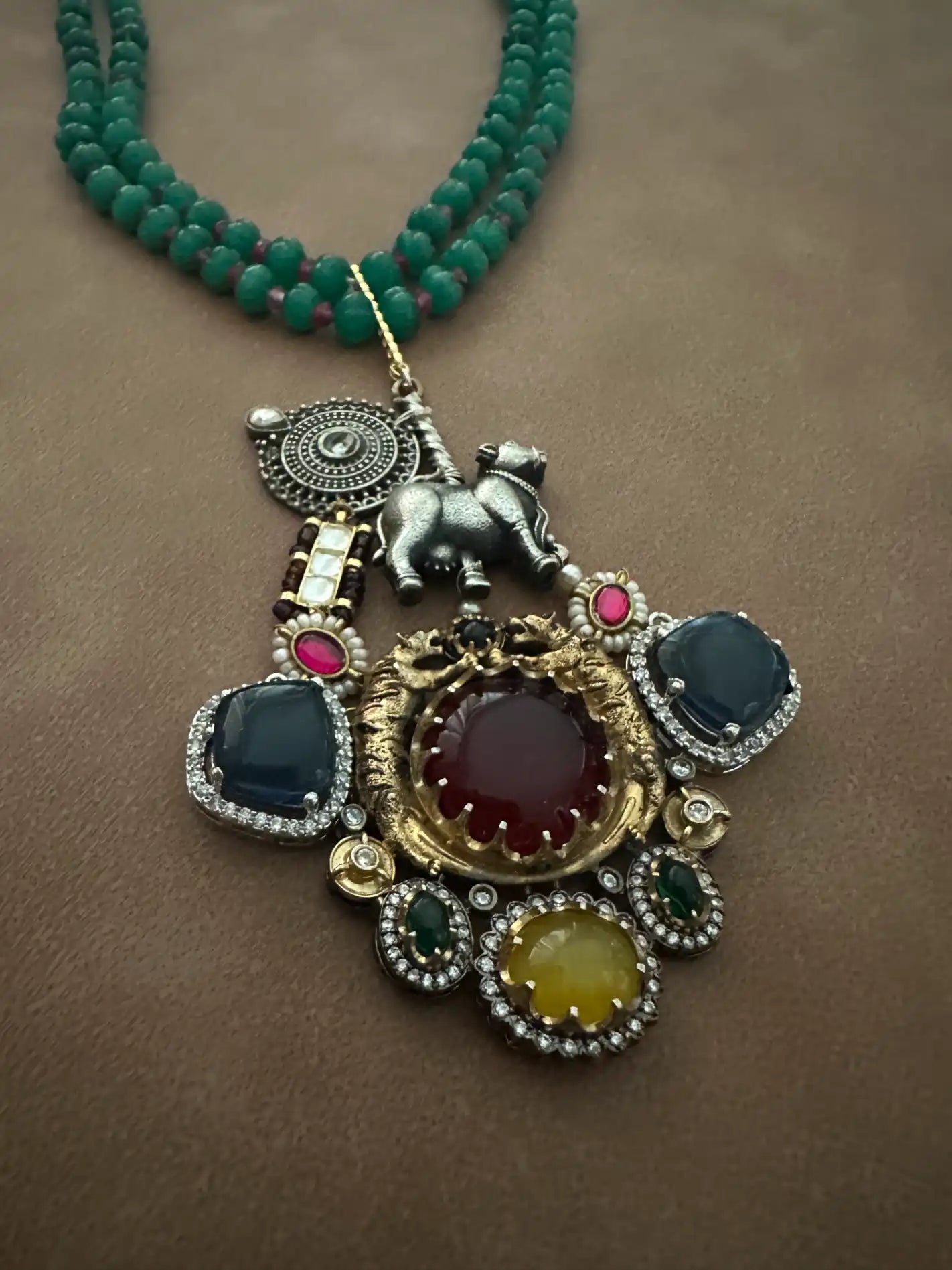 Duniya Neckpiece