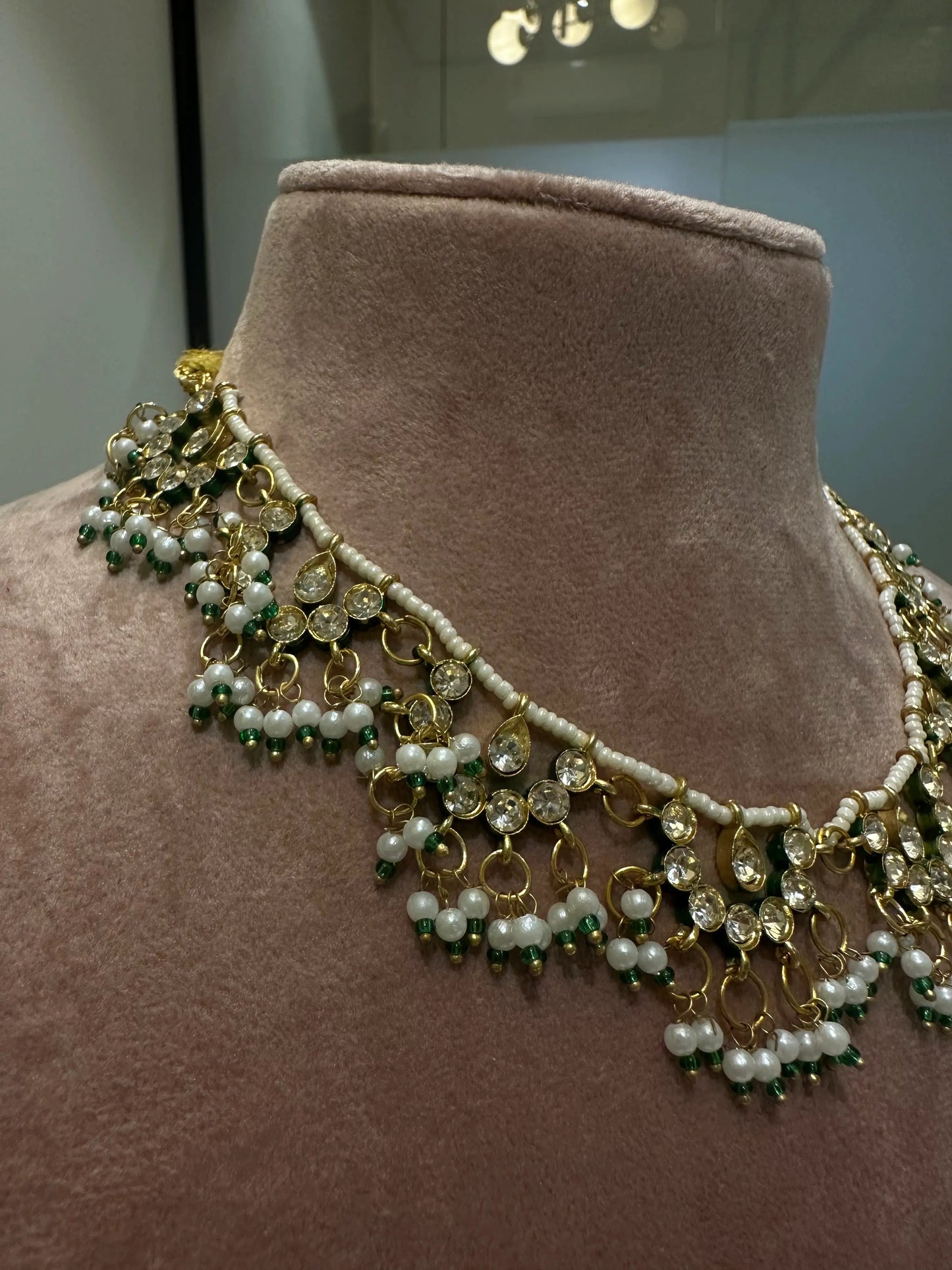 Jhilmil Neckpiece