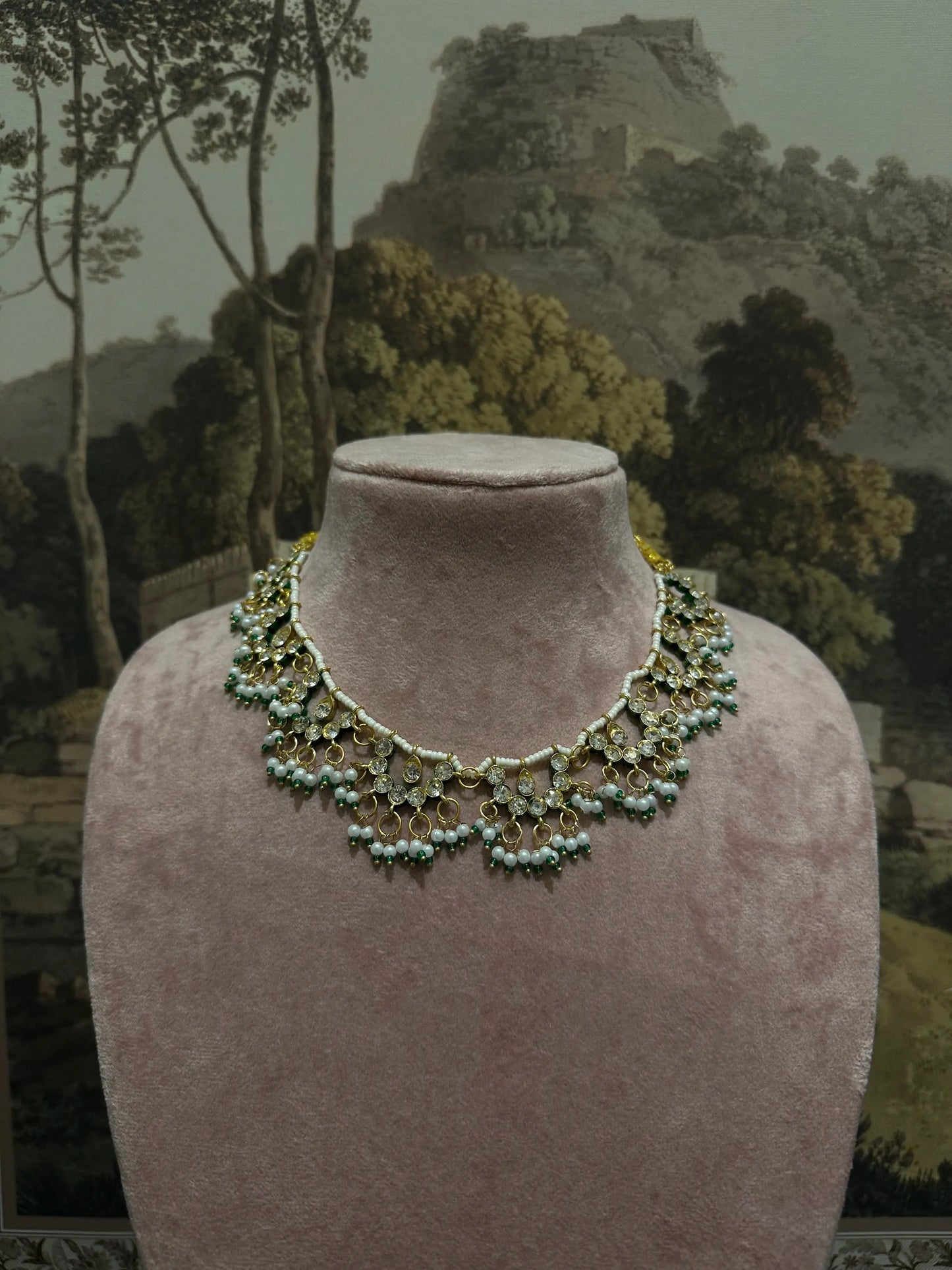 Jhilmil Neckpiece