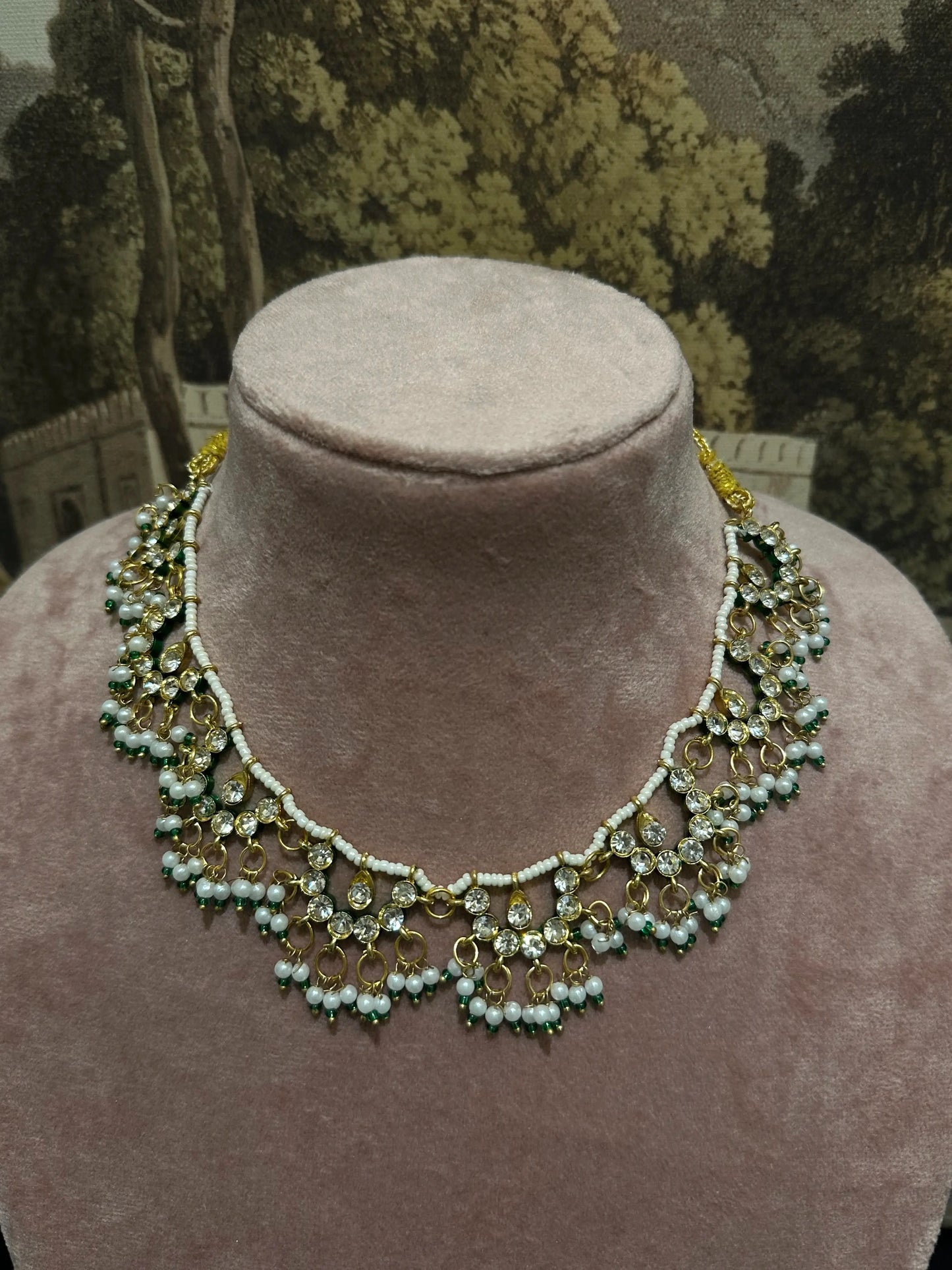 Jhilmil Neckpiece