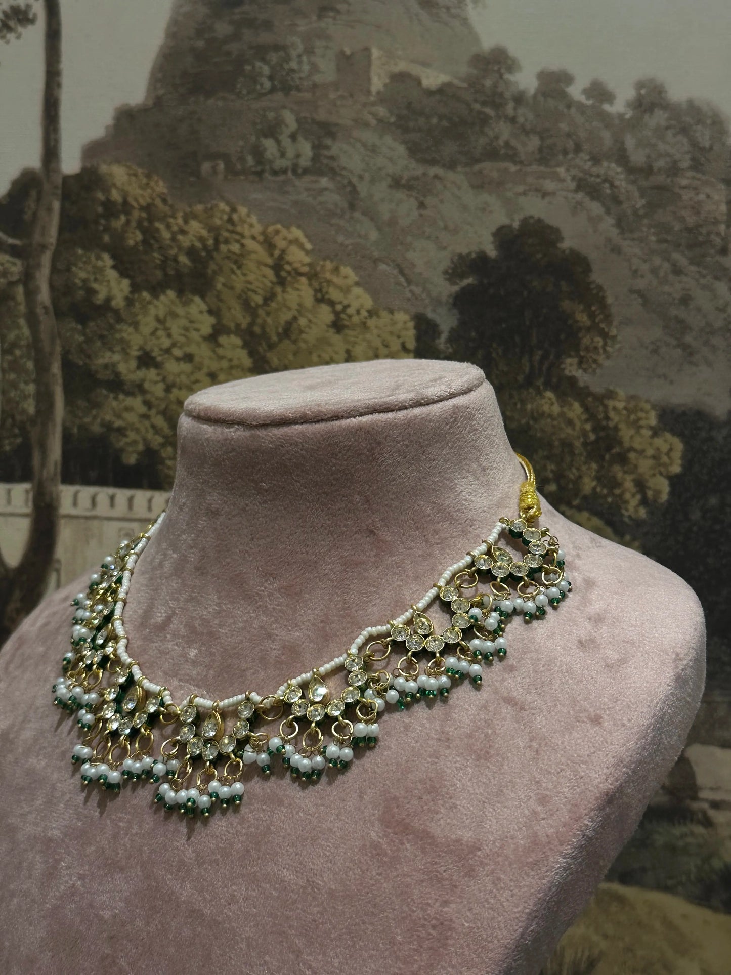 Jhilmil Neckpiece