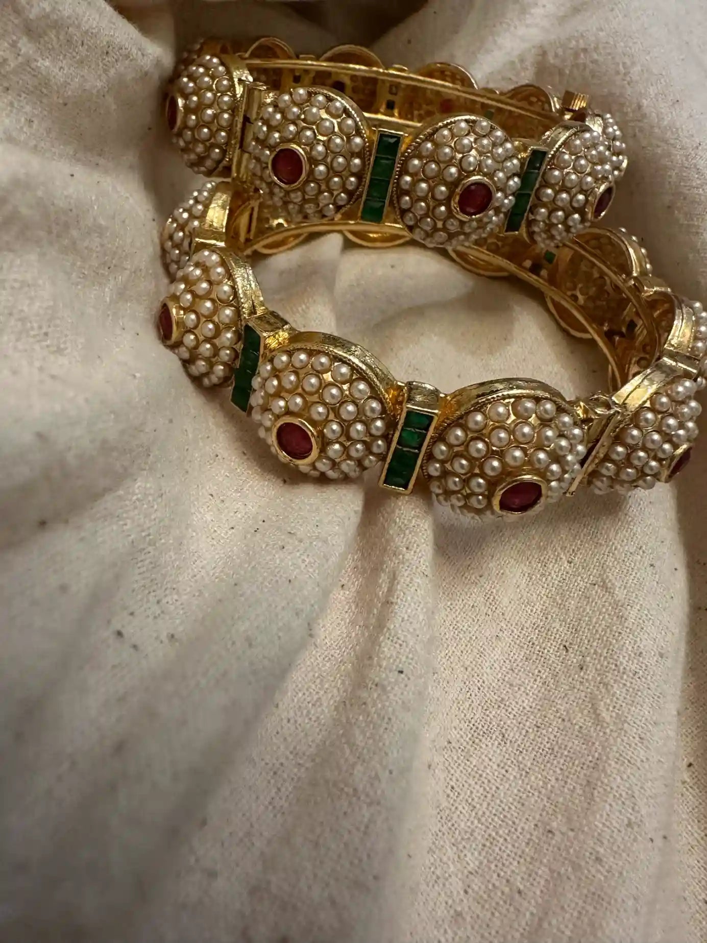 Akhiyan Bangles