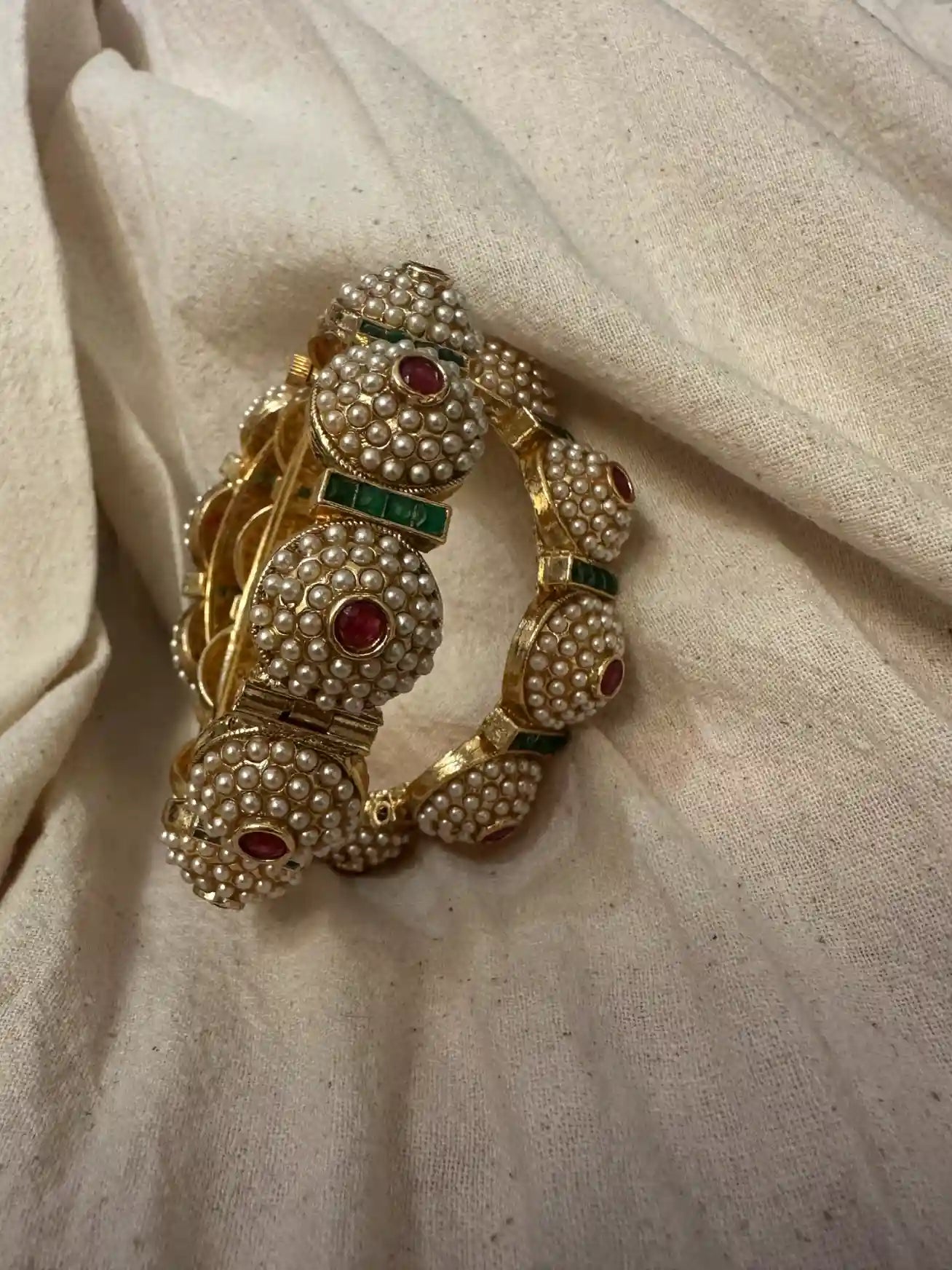 Akhiyan Bangles
