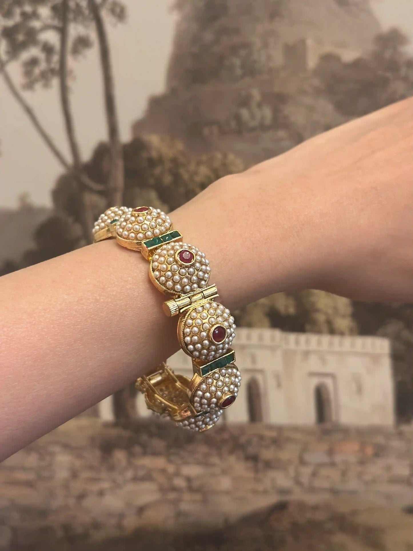Akhiyan Bangles