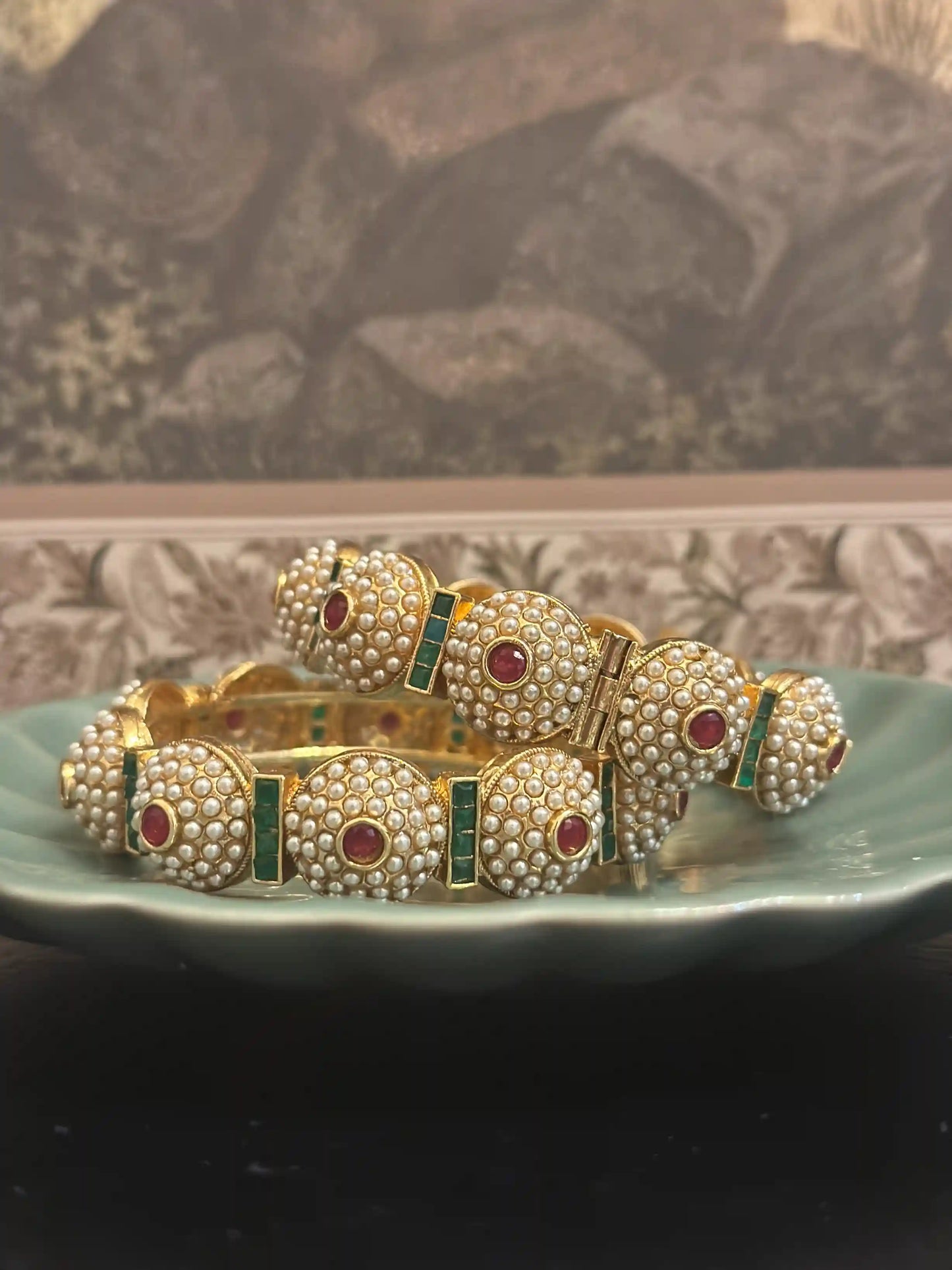 Akhiyan Bangles