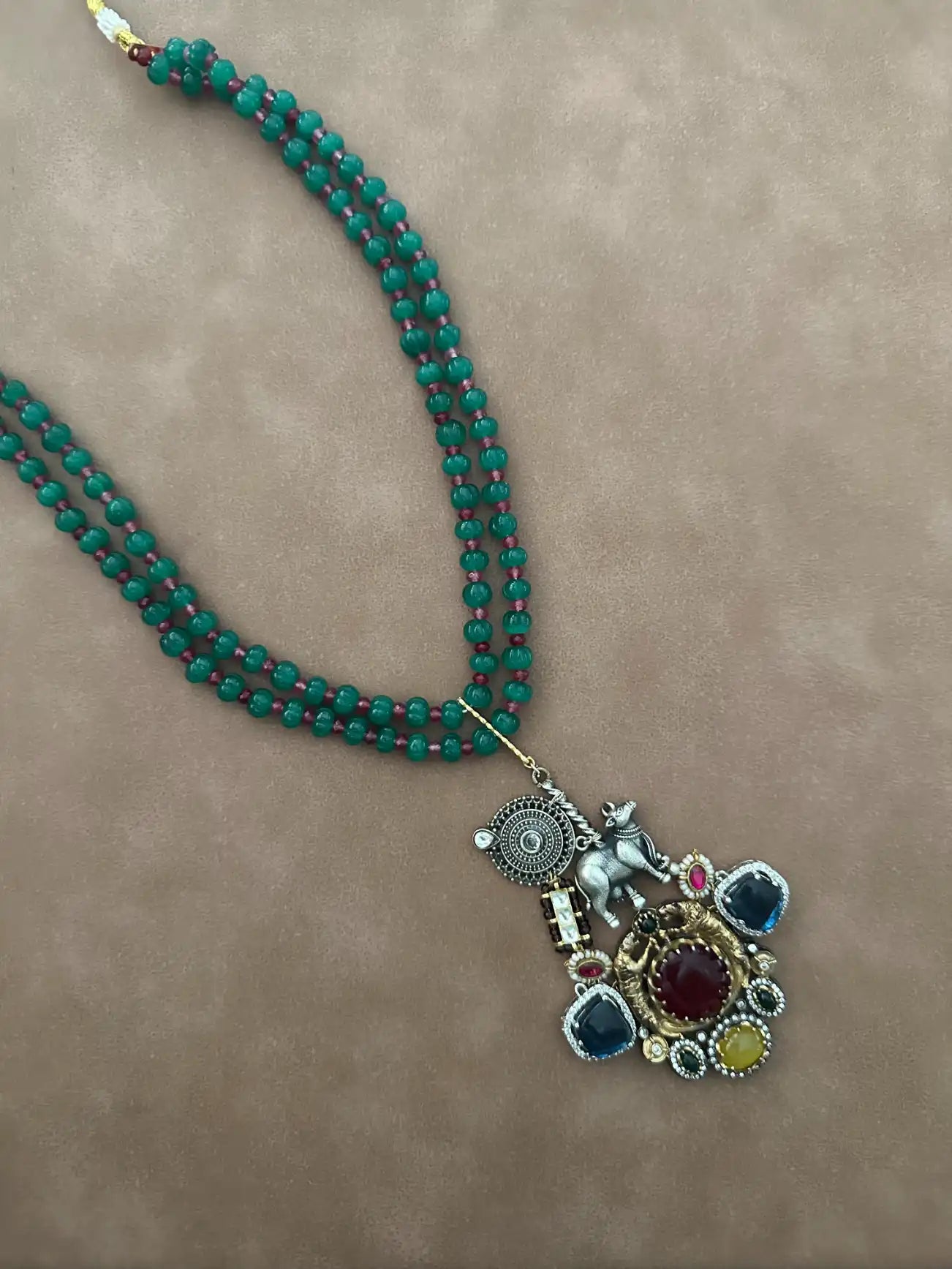 Duniya Neckpiece