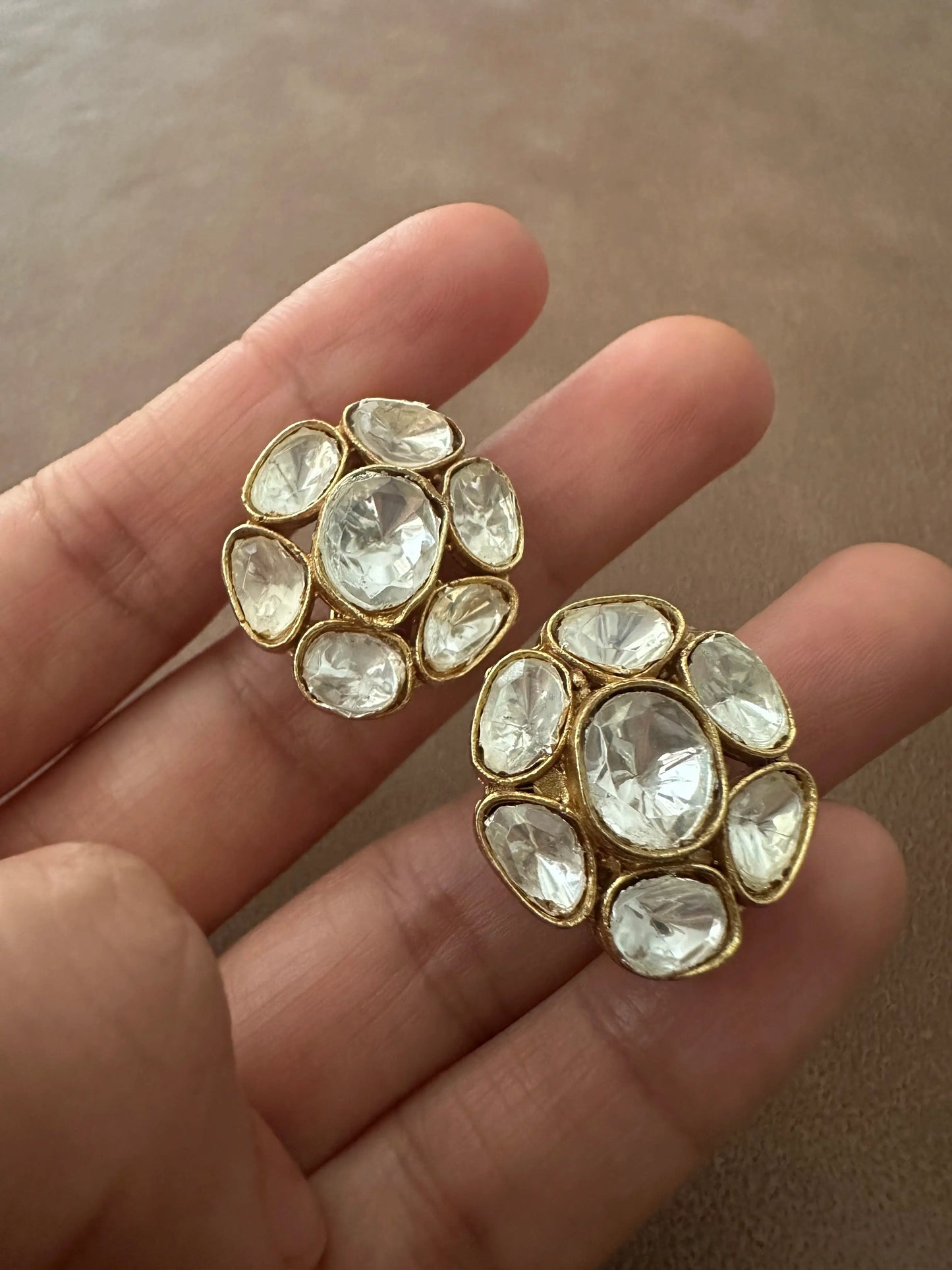 Anila Studs